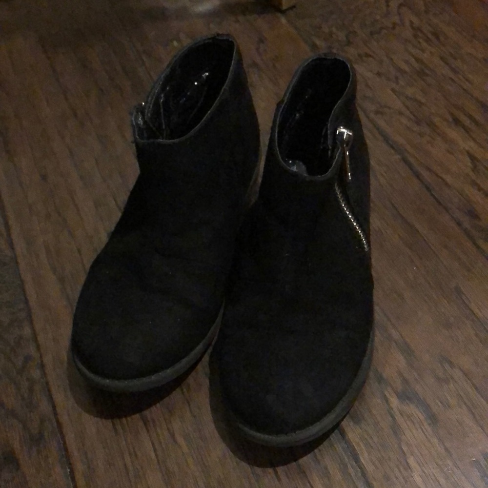 Girls Cat & Jack Black Booties Size 11